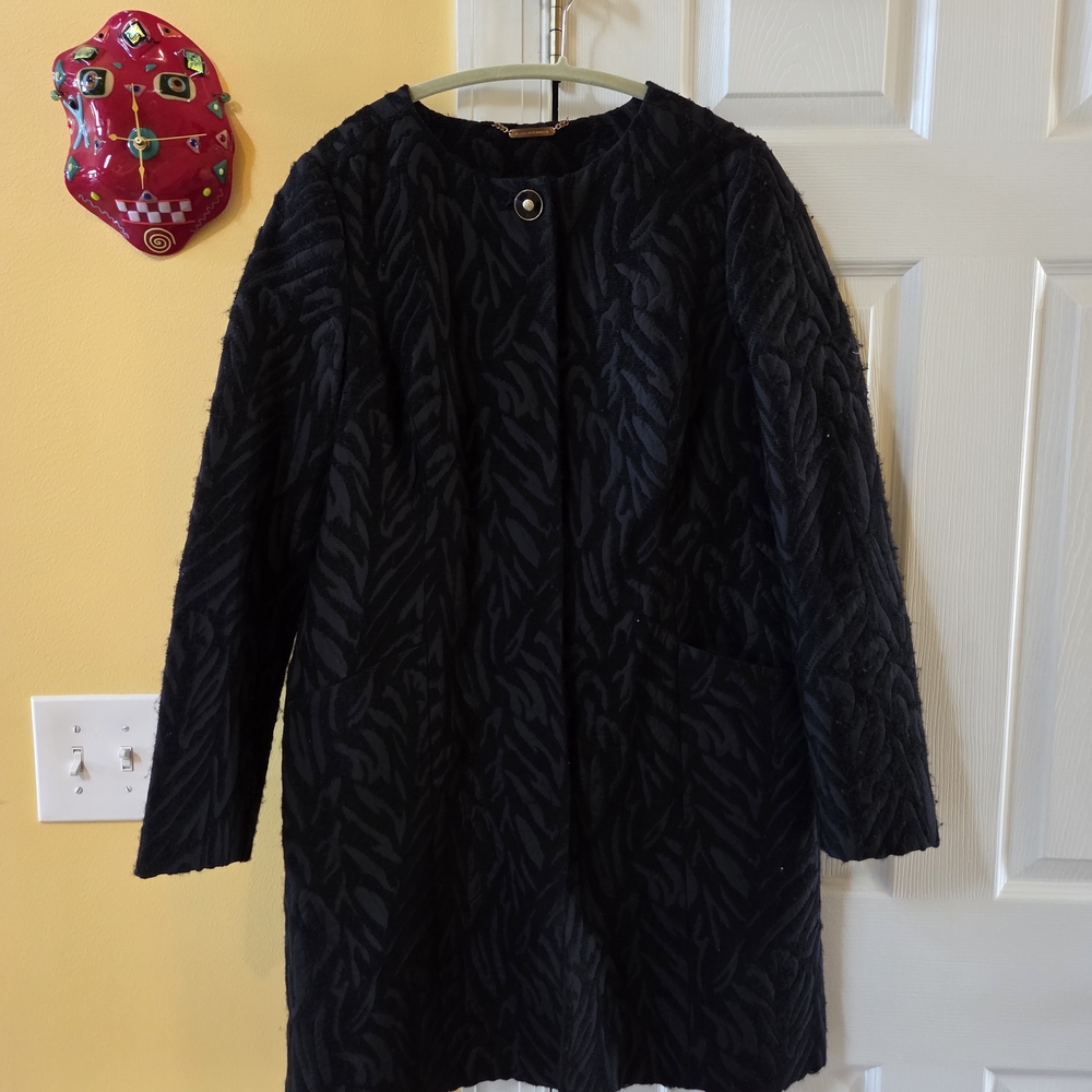 Dana Buchman Black Textured Cape